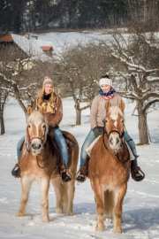 Horse_riding-_RD84028